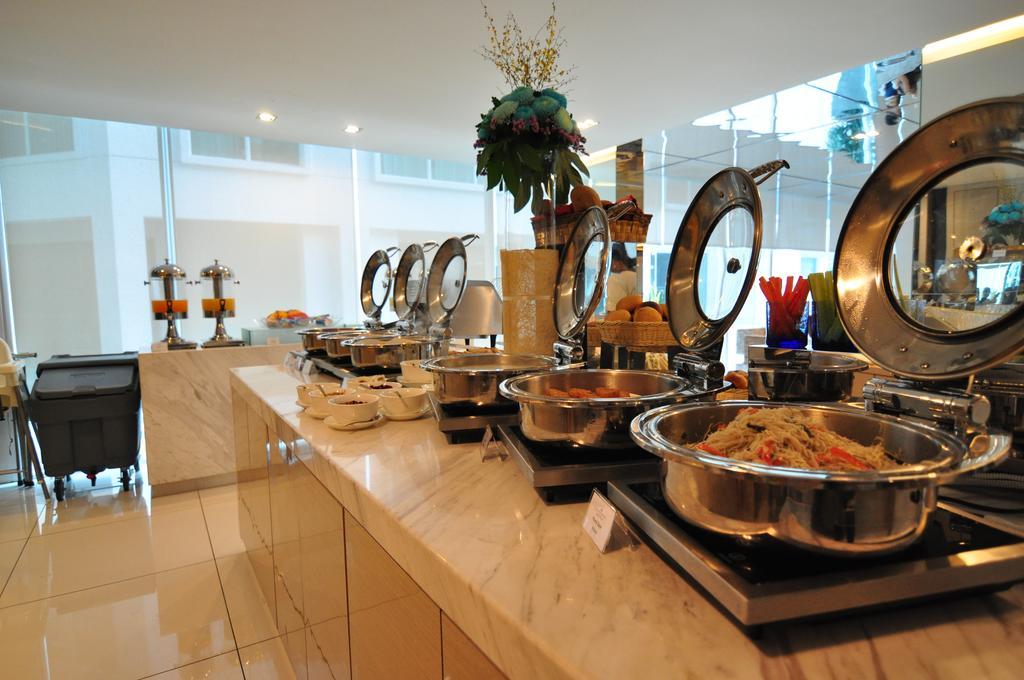 Damas Suites & Residences Куала Лумпур Екстериор снимка
