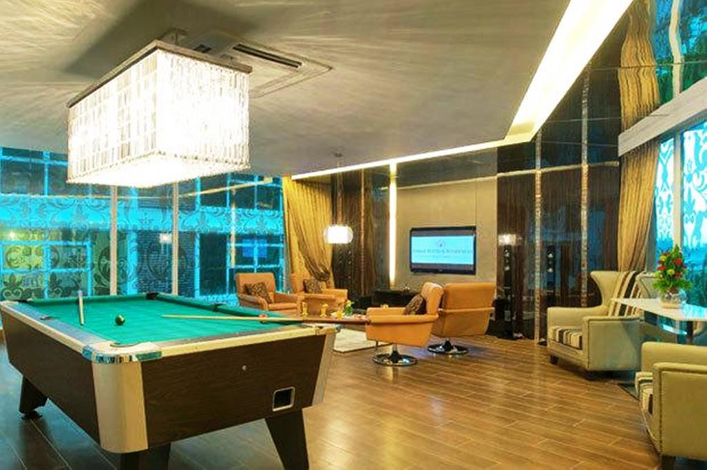 Damas Suites & Residences Куала Лумпур Екстериор снимка
